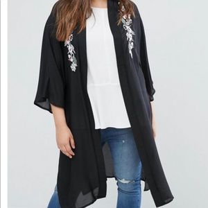 Curve Embroidered Kimono